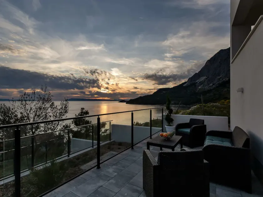 Stunning Villa with Pool - Image 1