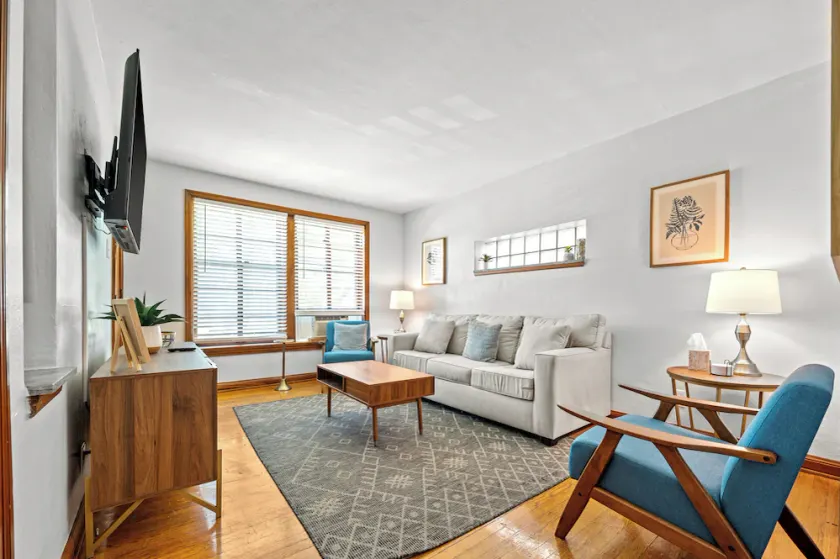 One-bedroom-City Livin' - Image 1