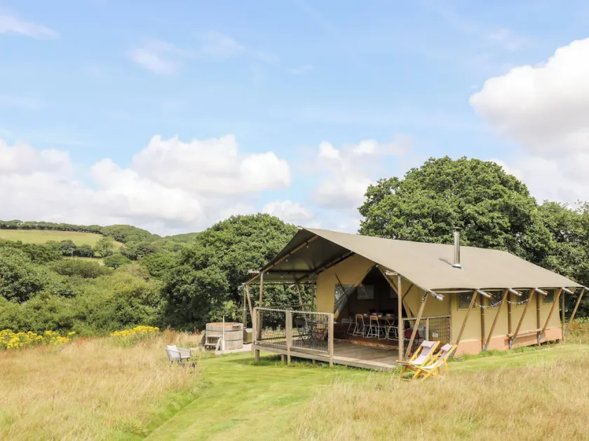 BUMBLE @ STARS & EMBERS GLAMPING, pet friendly in Grampound - Image 1