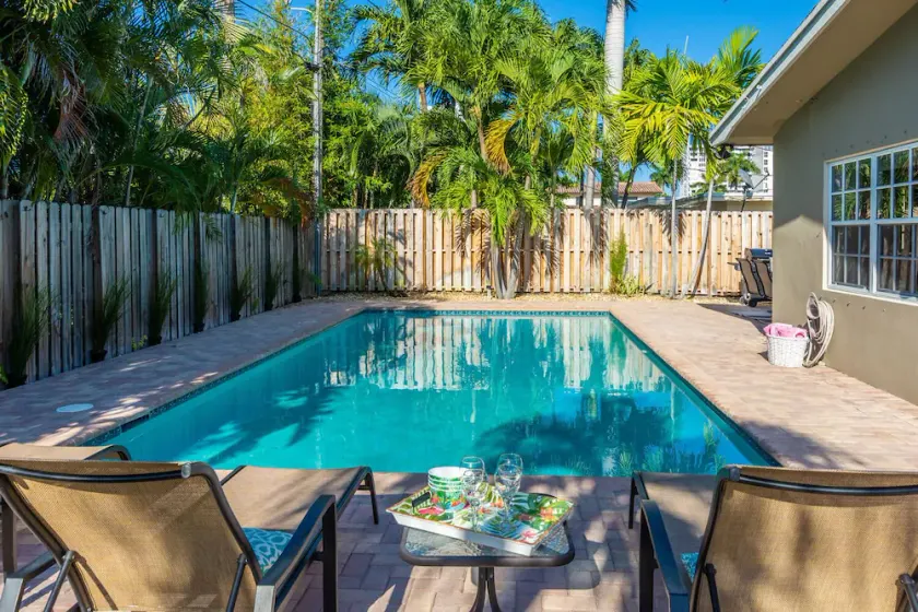 Cute Tropical Hideaway - Walk to Beach! Terra Mar Island, Seaward Shore. - Image 1