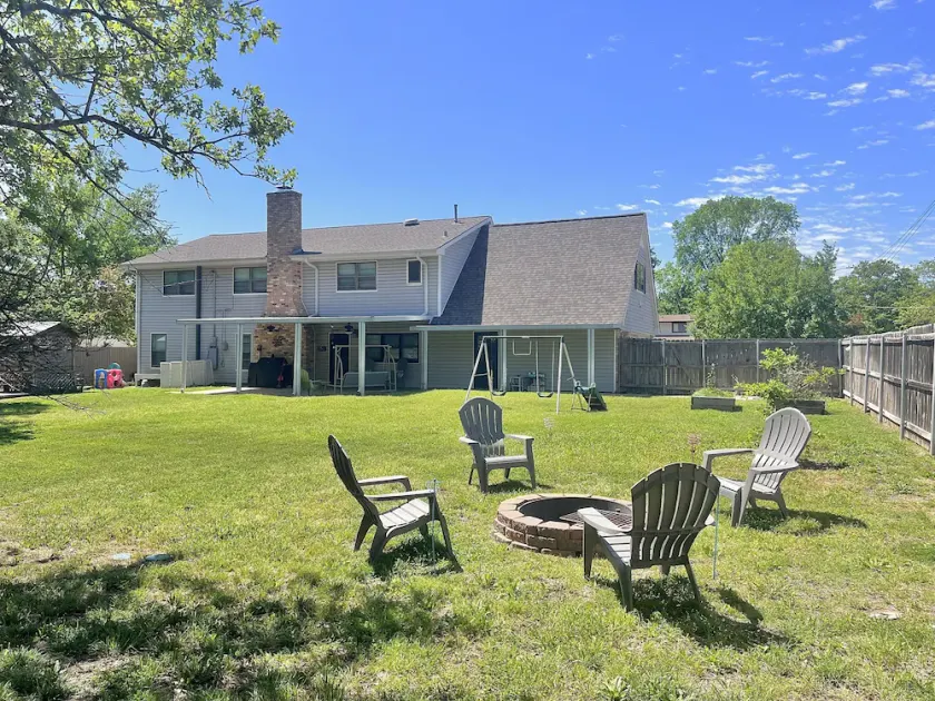 Luxe 5BR Family Retreat, Minutes From TAMU - Image 1