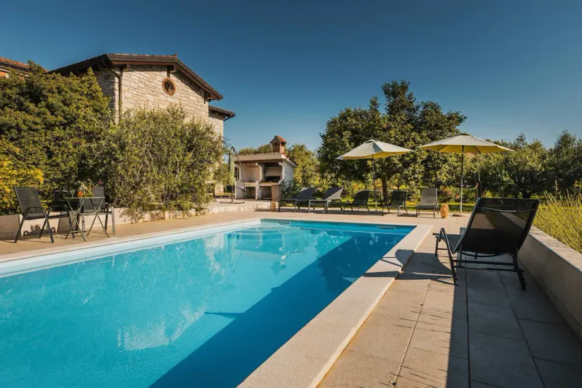 Affascinante villa con piscina e intrattenimento all'aperto per un massimo di 6 ospiti - Image 1