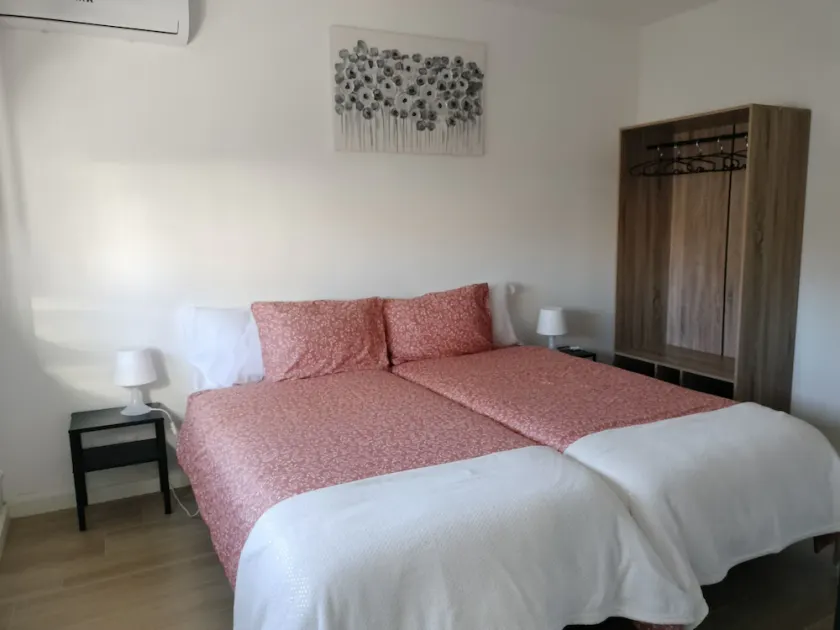 Quarto com Kitchenet junto ao Metro - Image 1