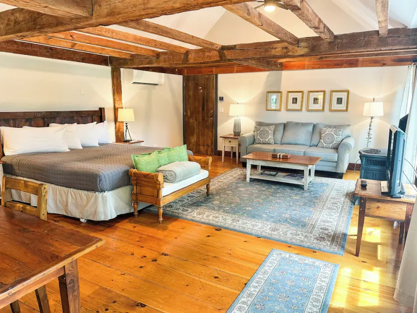 The Black Walnut Inn - Image 1