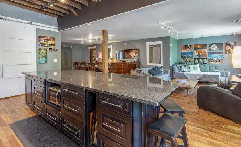 The Residence - Luxury 3 BR apt in downtown Danville - Image 1