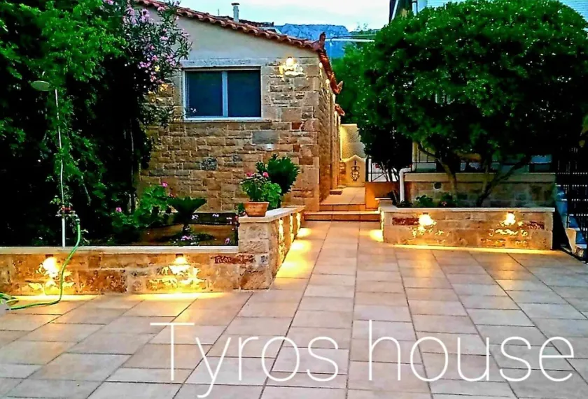Villa house for 6 people with walking distance to the beach & all the amenities. - Image 1