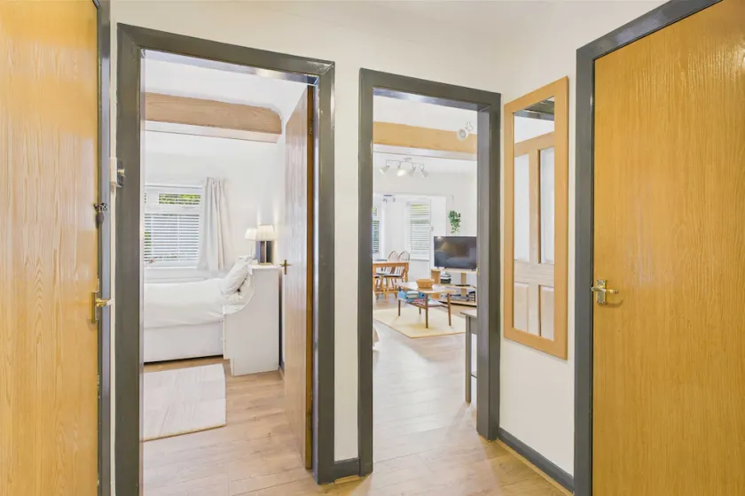 Host & Stay - LOOK Flat - Image 1