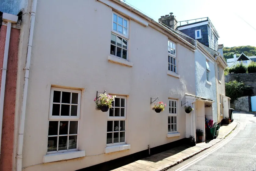 Charming Lovingly Restored Beachside Cottage - Image 1
