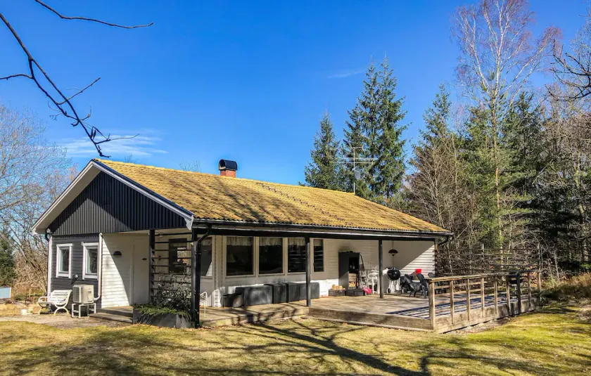 Fantastiskt hem i örkelljunga med WiFi - Image 1