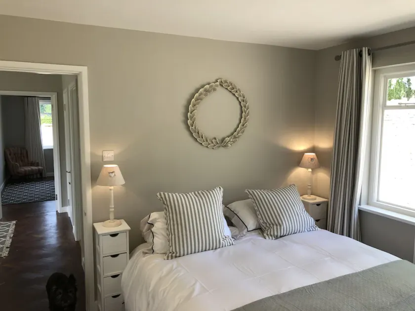 Rest, ramble, relax for a secluded weekend or holiday in chic Cotswold cottage. - Image 1