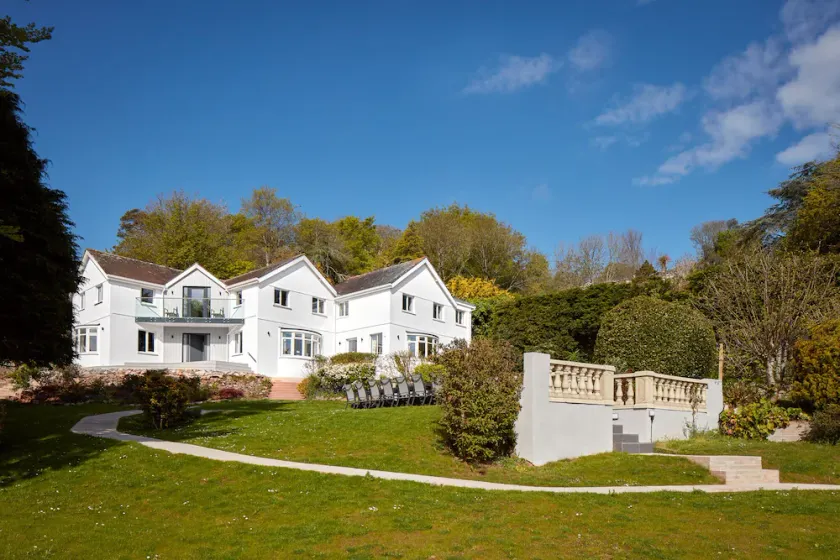 Luxury House | AMAZING sea views |Indoor Pool |8 En-suite bedrooms |Pub & Beach - Image 1
