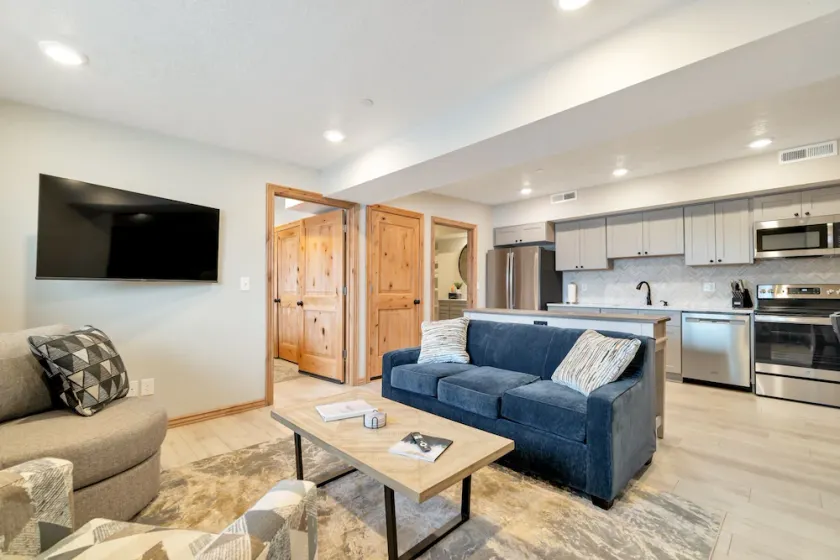  Gorgeous 2 BDRM - Central to Ski Resorts and Outdoor Recreation - Image 1