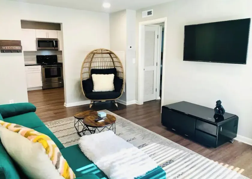 Cozy Flat with a Taste of Luxury in the ❤️ of ATL - Image 1