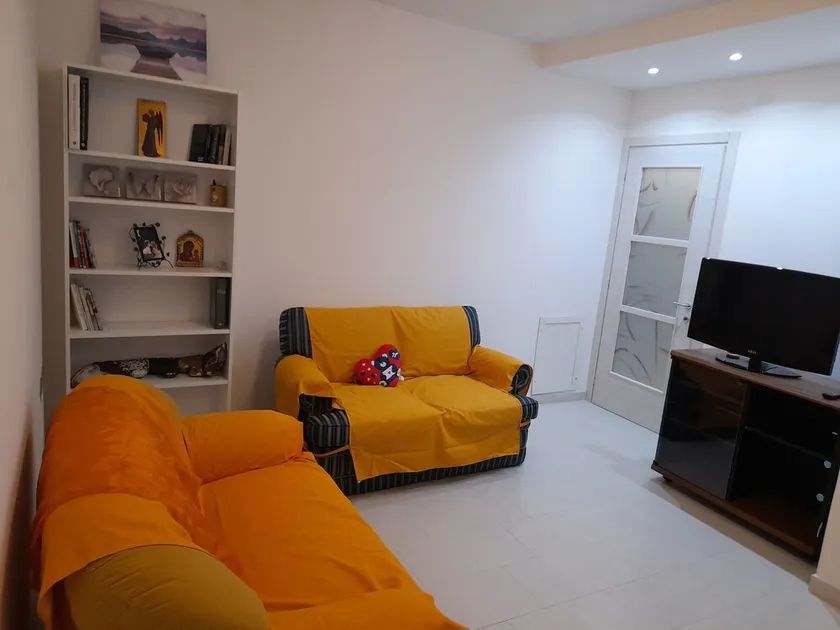 Comfortable apartment just minutes from the city - Image 1