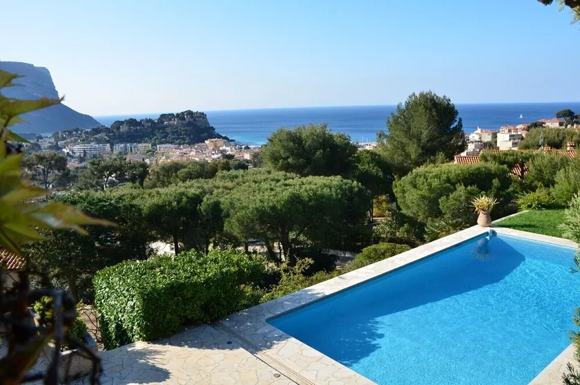 villa d'architecte avec piscine à cassis calme absolu 300m du centre - Image 1