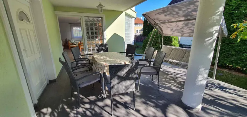 Holiday home with beautiful terrace - Image 1