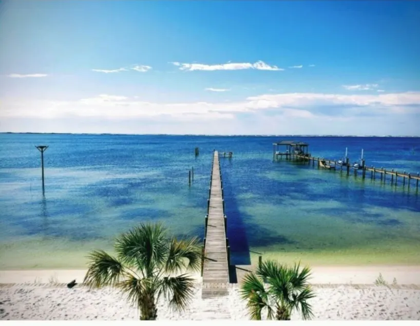 Beach Bungalow - Image 1