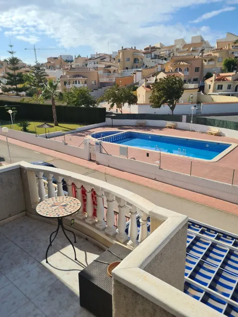 Gorgeous 3 Bed En-Suite, Huge Roof Terrace overlooking Pool and La Marquesa Golf - Image 1