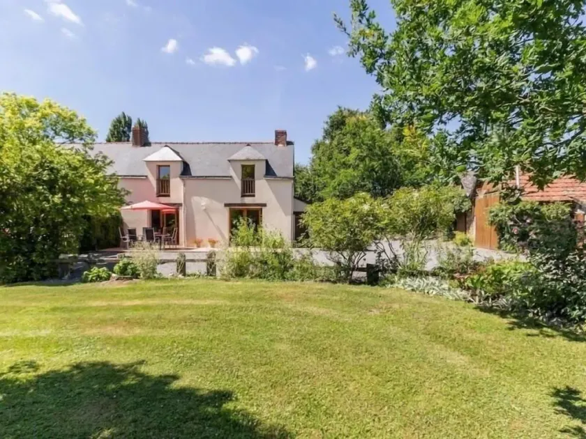 Charming Renovated Farmhouse with Garden, Near Nantes and Canal, Family-Friendly Amenities - Image 1