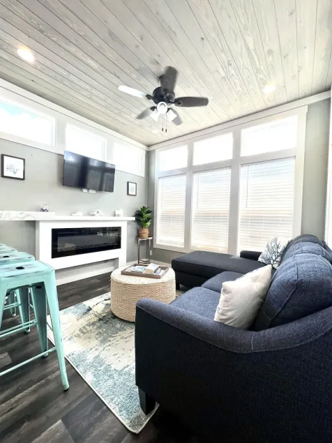The Sea Glass House - Pet friendly tiny home near lake in Clermont - Image 1