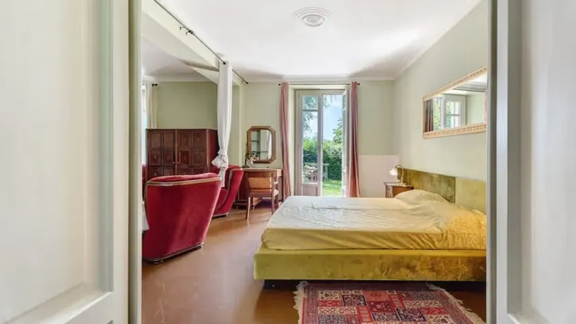 Family suite with fireplace and terrace in villa with park-Lago di Varese - Image 1