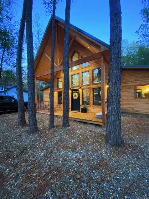 The Stunning Shady Creek Cabin - Image 1