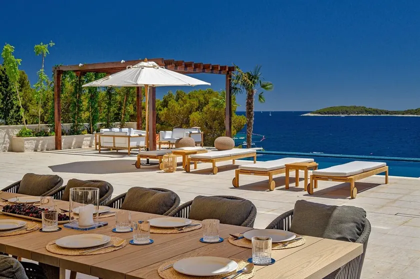 Villa Crystalsea 1 con piscina riscaldata a sfioro a Hvar, sauna, famiglia, elegante, vista mare - Image 1