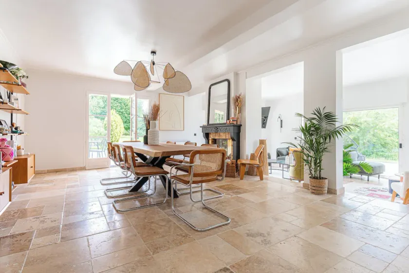 Stunning house with swimming pool and padel court - Image 1