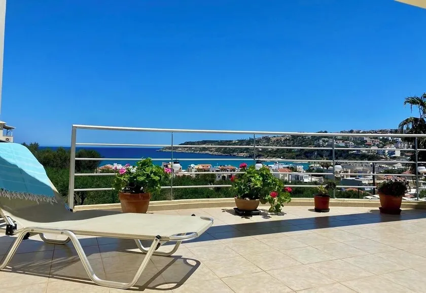 Geräumige Villa-Ferienwohnung mit Swimmingpool und wunderschönem Meerblick - Image 1