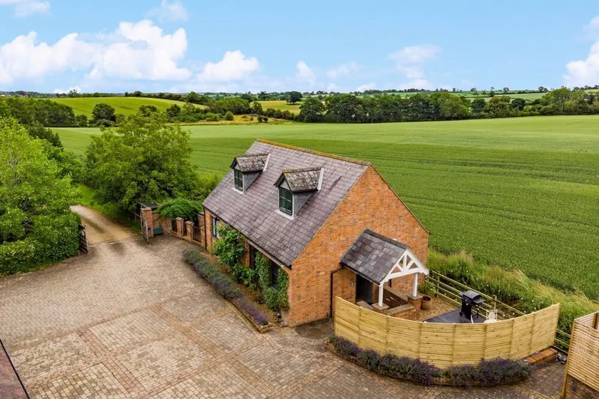 The Cottage - Luxury Romantic Retreat in Idyllic Rural Location - Image 1