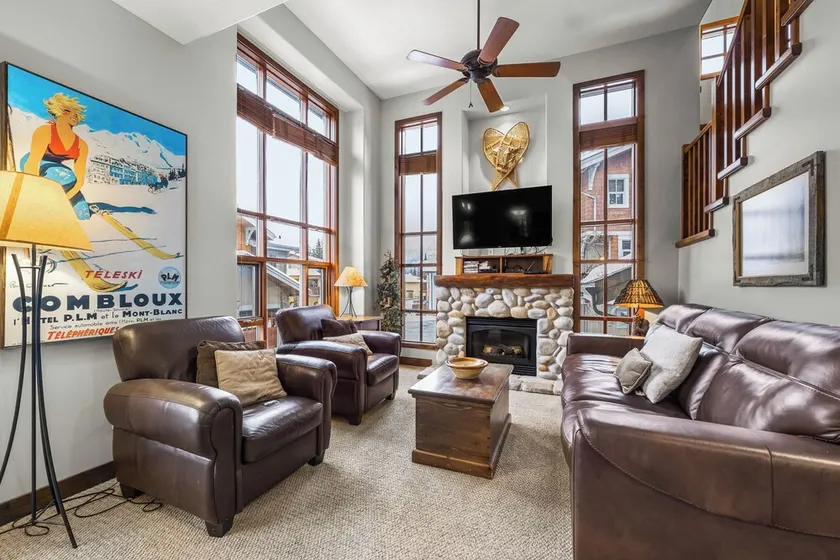 Spacious multi level 3 bedroom + den townhouse, close to Morrisey lift - Image 1