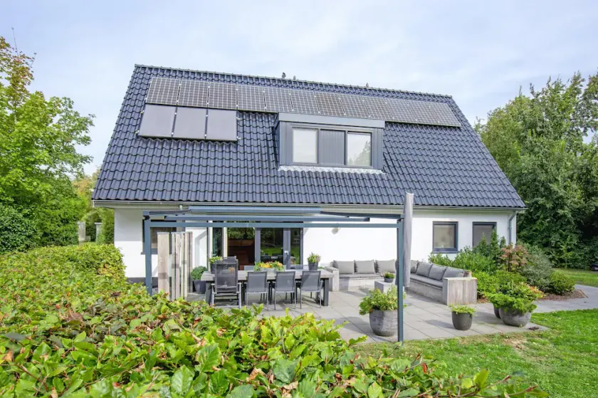 Lovely Villa on the Edge of the Forest - Image 1
