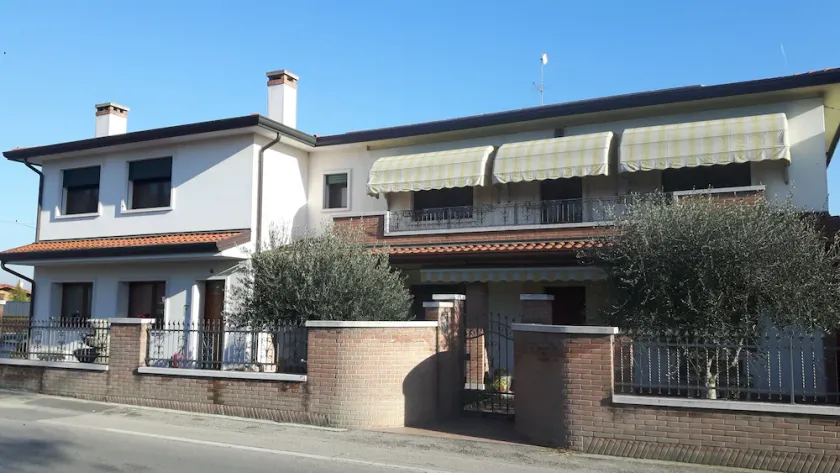 Venice! 15' by train . Lido, Chioggia,Padova,Treviso,Verona-Wi-Fi free. - Image 1