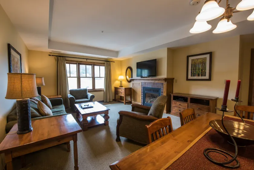 Elegant + Bright Suite | Fireplace & Pool Access - Image 1