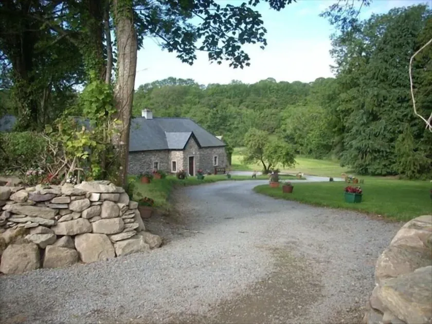 Cottage privé et isolé sur 4 acres au bord d'une rivière - Image 1
