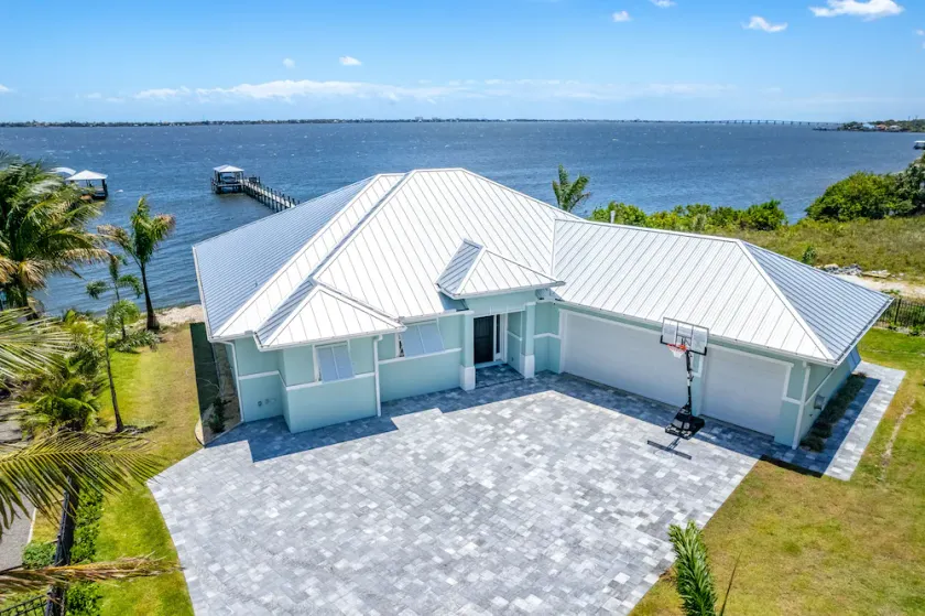  Casamigos. Luxury waterfront-Swim with Dolphins-Private Beach. Pet Friendly! - Image 1