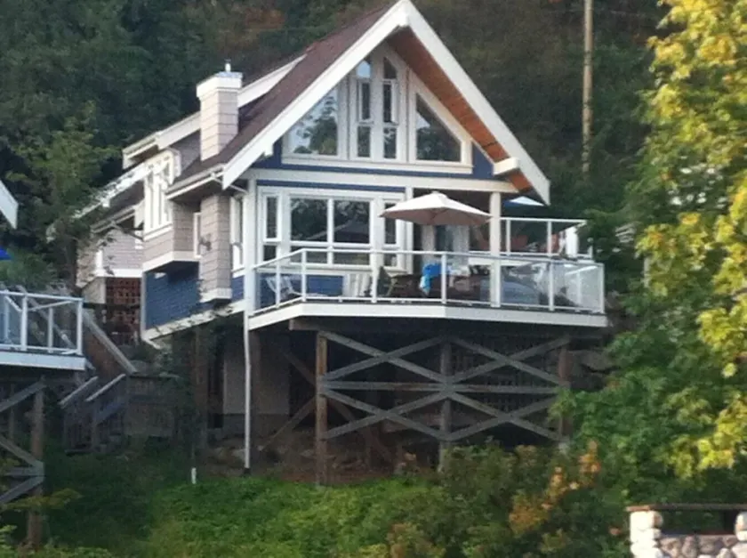 Beautiful modern cottage with fireplace and large deck at Currents at Otter Bay. - Image 1