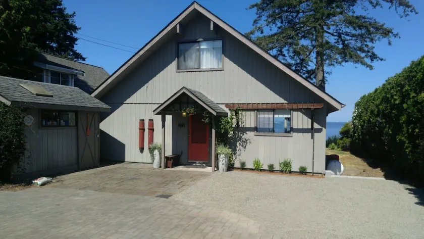 Charming Birch Bay Beach Front House ~ Recently added, a second bathroom! - Image 1