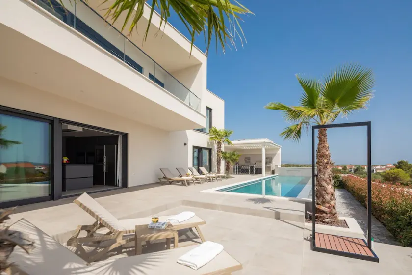 Luxury Villa Superstar with Pool - Image 1