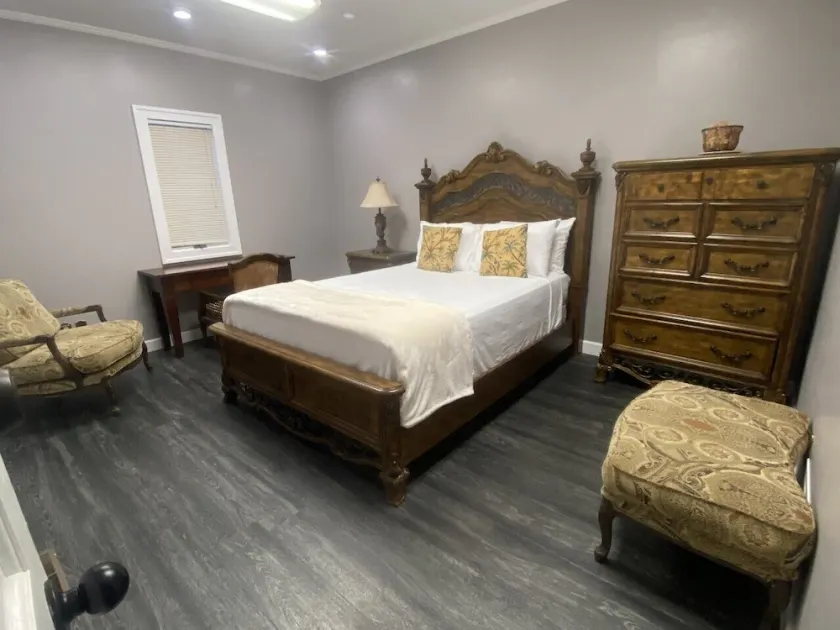  3 HUGE BEDROOMS-SAVE COST - Image 1
