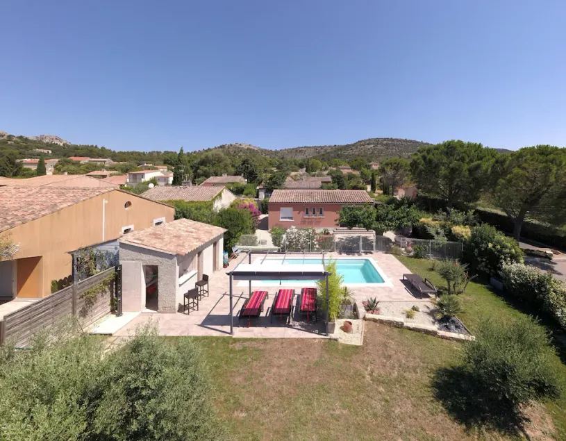 detached house with heated pool in South Luberon village - Image 1