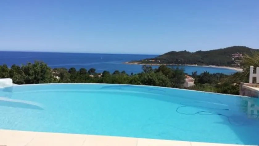 Fremragende infinity pool villa med fantastisk havudsigt i Favone - Image 1