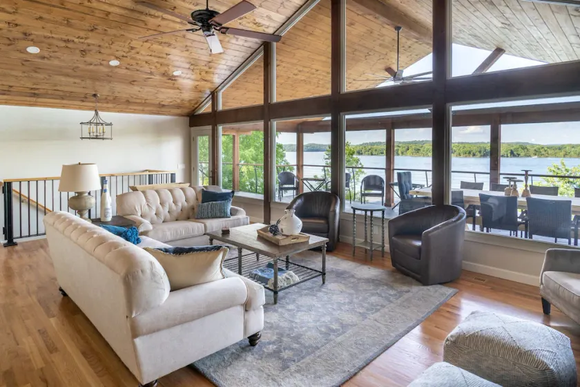 Water Front Lake House On Waters Edge With Extra Large Hot tub & Outdoor Space. - Image 1
