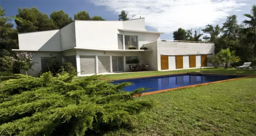 A modern and comfortable villa in a quiet and well-connected residential area - Image 1