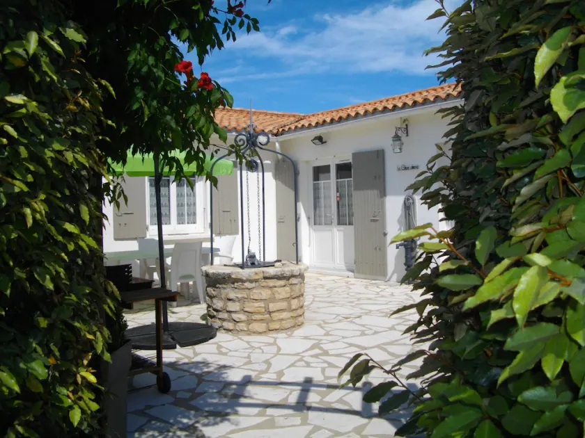 Beach at 15min and shops at 300m, ideal home for families and friends - Image 1