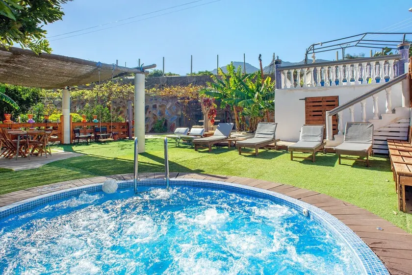 Vacation Home \"El Pinillo\" with Mountain View, Pool & Wi-Fi - Image 1
