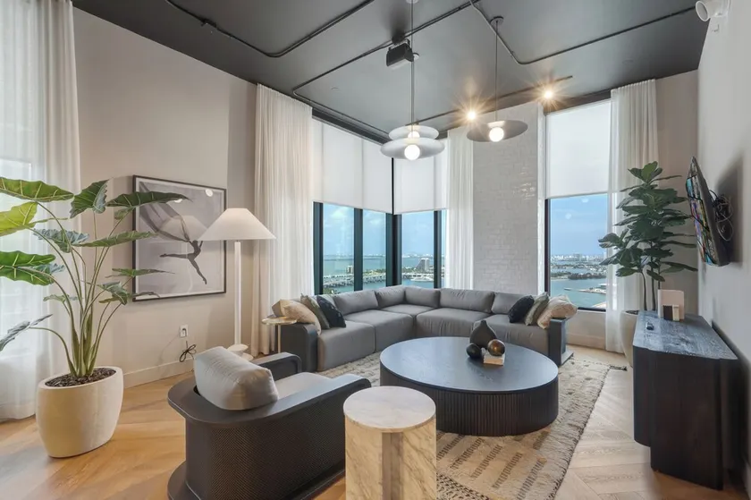 Brand New Condo Downtown Miami - Image 1