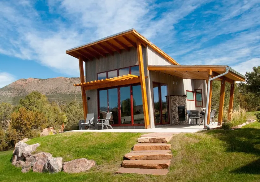 Single King Cabin - Royal Gorge Cabins - Image 1