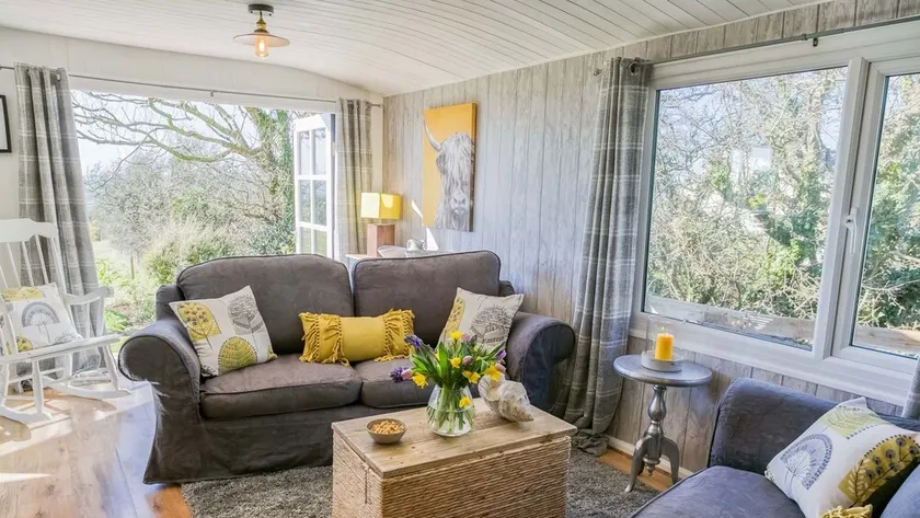 Easter Cabin - Image 1