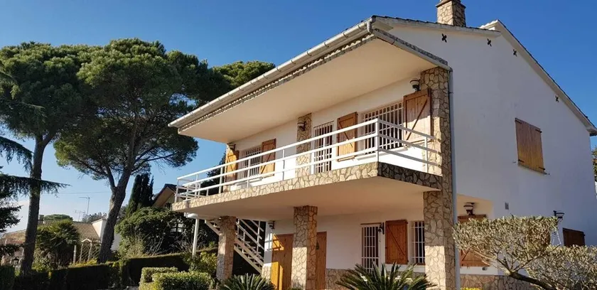 Einfamilienhaus von 160m2 mit Grundstück von 600m2 mit einer Kapazität für 6 Personen - Image 1